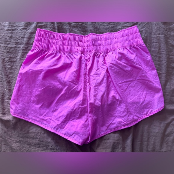 PINK Active Shorts - Picture 6 of 7
